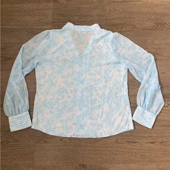 Calvin Klein Printed V-Neck Blouse - Size L - Blue - NWT - Picture 3 of 11